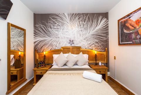 Premium bedding, in-room safe, desk, blackout drapes