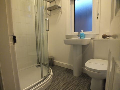 Walthall Place | Bathroom | Towels