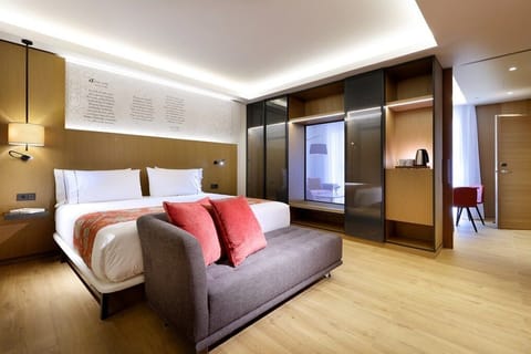 Junior Suite, 1 Double Bed | 1 bedroom, minibar, in-room safe, desk