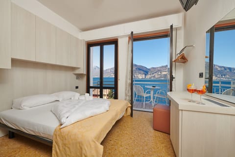 Classic Double Room, 1 Double or 2 Twin Beds, Balcony, Lake View | Premium bedding, minibar, in-room safe, desk