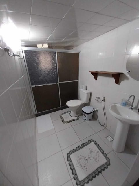 Standard Quadruple Room | Bathroom | Shower, hair dryer, towels