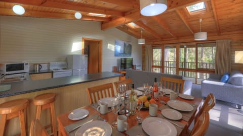 Cabin, 3 Bedrooms, Garden View | Private kitchen | Full-size fridge, microwave, oven, stovetop