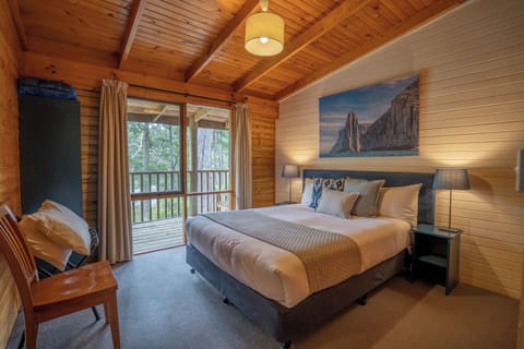 Cabin, 3 Bedrooms, Ocean View | In-room safe, iron/ironing board, bed sheets