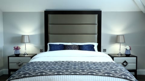 1 bedroom, Egyptian cotton sheets, premium bedding, Select Comfort beds