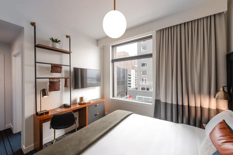 Room, 1 King Bed, City View | Egyptian cotton sheets, desk, blackout drapes, iron/ironing board