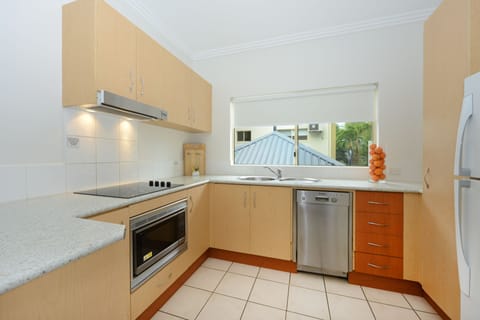 Apartment, 3 Bedrooms, Jetted Tub | Private kitchen | Fridge, microwave, stovetop, coffee/tea maker