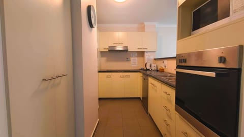 Apartment, 2 Bedrooms | Private kitchen | Fridge, microwave, oven, stovetop