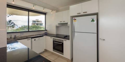 Deluxe Apartment, 3 Bedrooms, Garden View | Private kitchen | Full-size fridge, microwave, stovetop, dishwasher