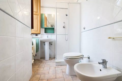 Quadruple Room, Balcony | Bathroom | Shower, hair dryer, bidet, towels