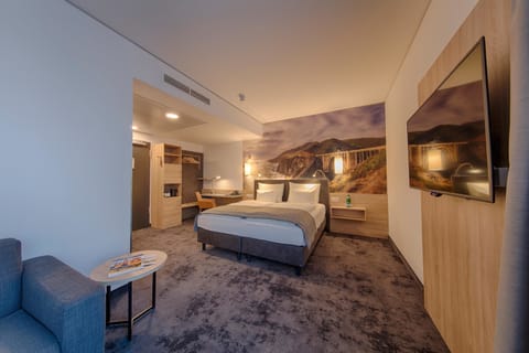 Executive Room, 1 King Bed (Cozy Sitting Corner) | Premium bedding, in-room safe, laptop workspace, blackout drapes