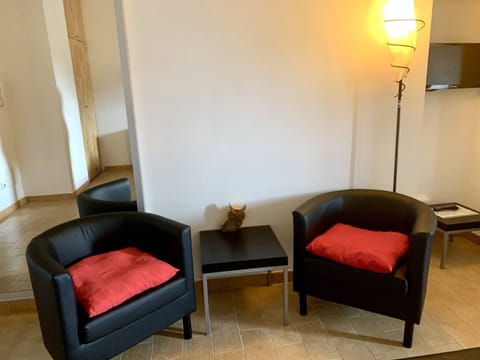 Quadruple Room | Premium bedding, desk, laptop workspace, free cribs/infant beds