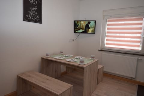 Apartment, 2 Bedrooms (96-00) | In-room dining