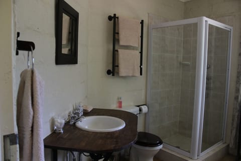 Deluxe Room | Bathroom | Hair dryer, bathrobes, towels, soap