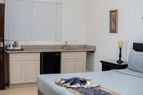 Standard Room, 1 Queen Bed, Non Smoking, Ensuite | 1 bedroom, premium bedding, individually decorated