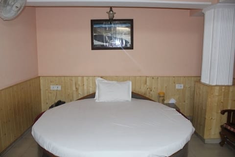 Honeymoon Double Room, 1 Double Bed, Smoking, Valley View | Desk, free WiFi, bed sheets