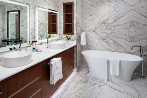 Presidential Suite, Multiple Beds | Bathroom | Free toiletries, hair dryer, bathrobes, towels