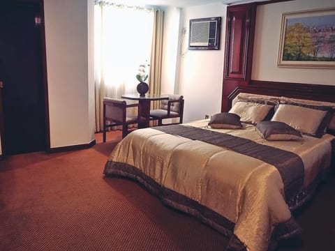 Deluxe Suite, Non Smoking (Double ou Twin) | 1 bedroom, minibar, desk, blackout drapes