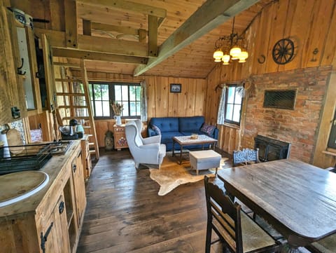 Traditional Cottage, 2 Bedrooms | Individually decorated, soundproofing, free WiFi, bed sheets