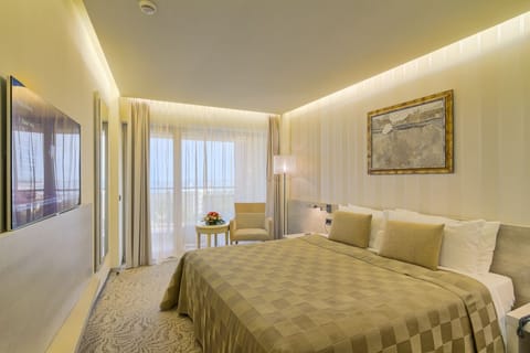 Double Room (with Balcony and Lateral Sea View) | Water view