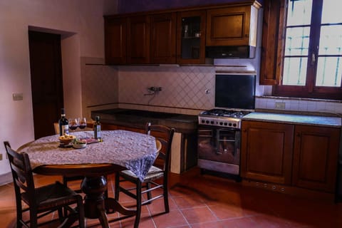 Apartment, 1 Bedroom | Private kitchen | Fridge, oven, stovetop, coffee/tea maker