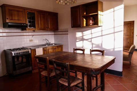 Apartment, 2 Bedrooms (5 adults) | Private kitchen | Fridge, oven, stovetop, coffee/tea maker