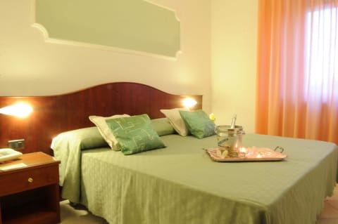 Double Room | Minibar, in-room safe, desk, soundproofing