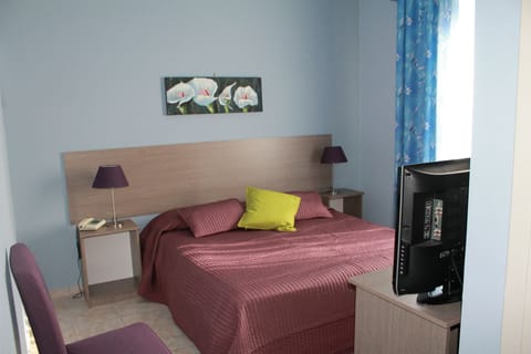 In-room safe, desk, free WiFi, wheelchair access