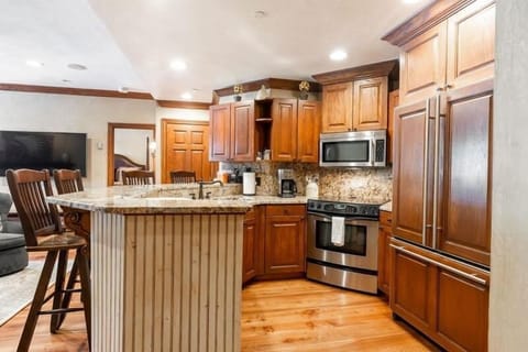 Condo, 2 Bedrooms | Private kitchen | Fridge, oven, coffee/tea maker, toaster