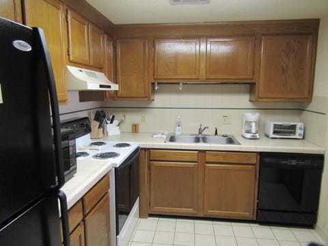 Condo, 2 Bedrooms | Private kitchen | Fridge, microwave, oven, dishwasher