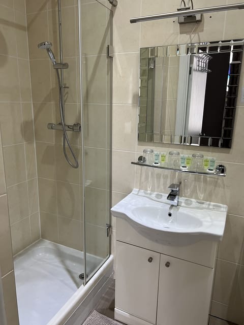 Standard Single Room, Ensuite | Bathroom