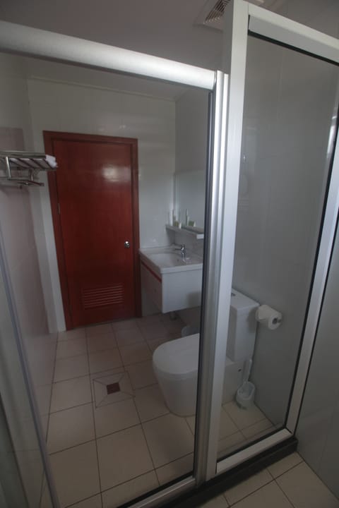 Economy Double Shared Facilities | Bathroom | Shower, free toiletries, towels