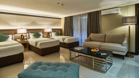 Family Room | Minibar, desk, soundproofing, free WiFi