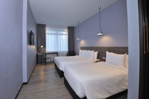 Deluxe Triple Room | In-room safe, desk, iron/ironing board, free WiFi