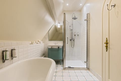 Room (Superior Château) | Bathroom | Combined shower/tub, jetted tub, free toiletries, hair dryer