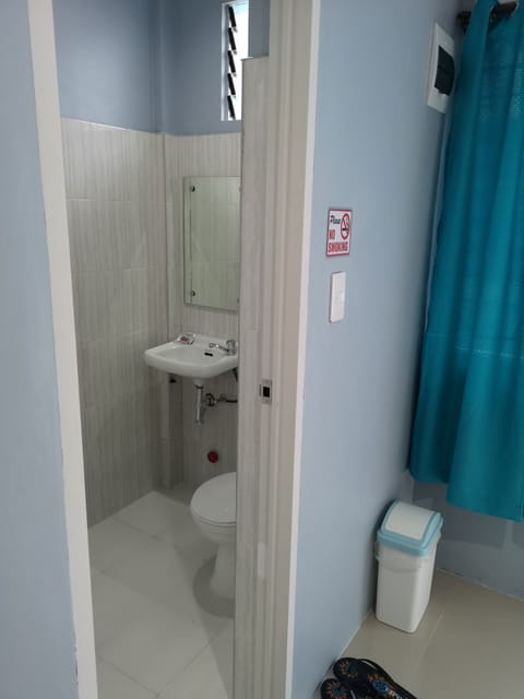 Deluxe Double Room | Bathroom | Shower, rainfall showerhead, free toiletries, towels