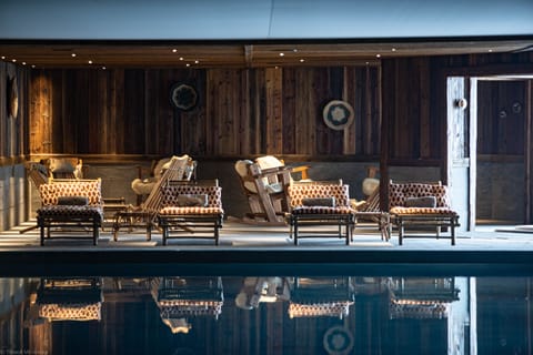 Indoor pool, sun loungers