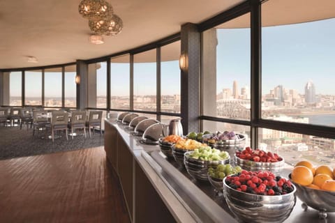 2 restaurants, breakfast, lunch, dinner served; American cuisine
