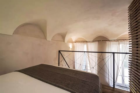 Deluxe Suite, 1 King Bed with Sofa bed, Non Smoking | Egyptian cotton sheets, premium bedding, down comforters, soundproofing