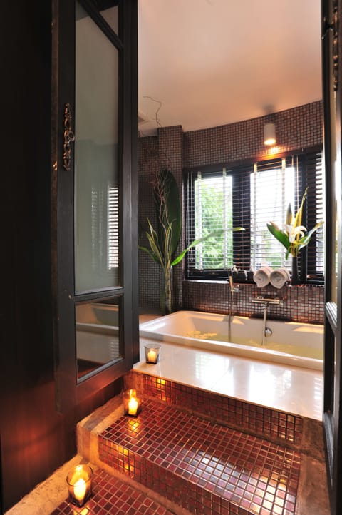 Villa | Deep soaking bathtub