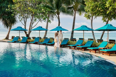 Outdoor pool, pool umbrellas, sun loungers