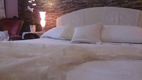 Apartment, 1 Bedroom | 1 bedroom, desk, laptop workspace, blackout drapes