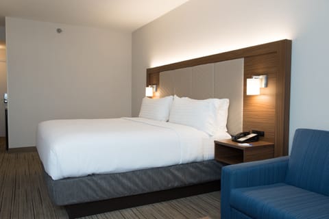 Premium bedding, in-room safe, desk, laptop workspace