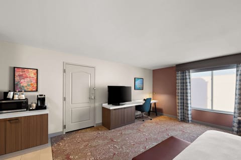 Room, 1 King Bed, Accessible | Hypo-allergenic bedding, in-room safe, desk, laptop workspace