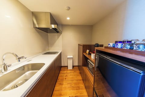 Corner Suite in Annex Bldg | Private kitchen | Fridge, microwave, coffee/tea maker, electric kettle