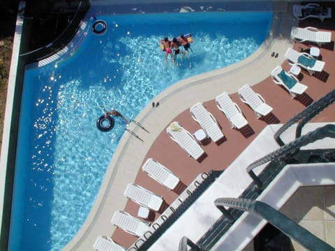 Seasonal outdoor pool, pool umbrellas, sun loungers