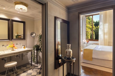 Junior Suite | Premium bedding, minibar, in-room safe, individually decorated