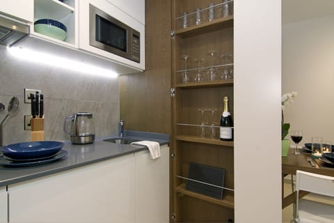 Studio | Private kitchenette | Fridge, microwave, stovetop, dishwasher