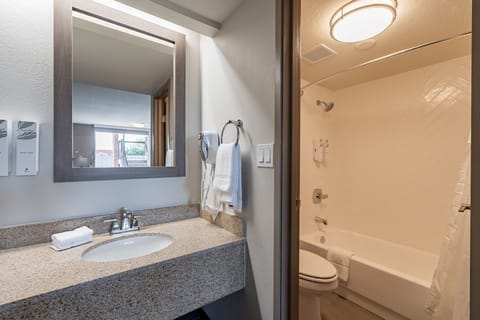 Superior Room, 1 King Bed (Smoke Free) | Bathroom | Hair dryer, towels, soap, shampoo