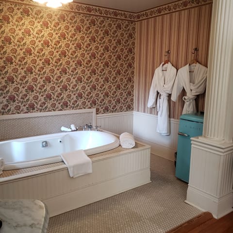 The Copper Beech Suite | Jetted tub