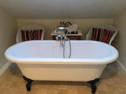 Deluxe Suite, Ensuite | Bathroom | Towels